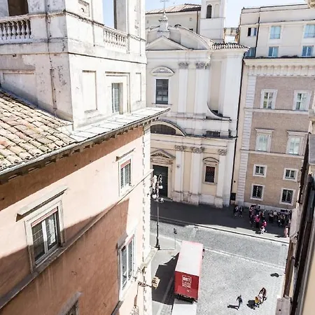 Sunny Navona Square شقة