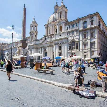 Sunny Navona Square *