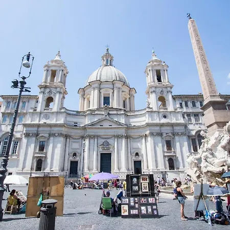 Sunny Navona Square Apartment *