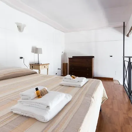 Sunny Navona Square Apartment