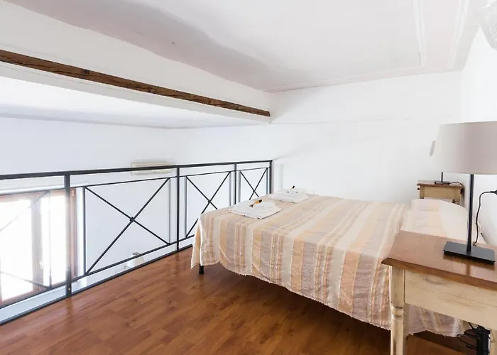 Sunny Navona Square *