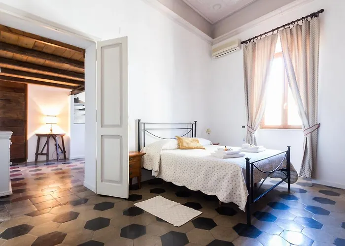 Sunny Navona Square *