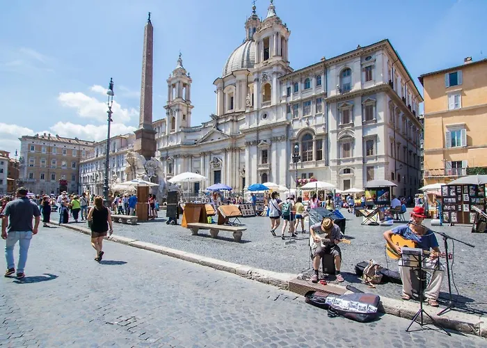 Sunny Navona Square *